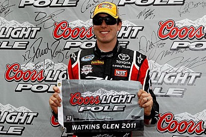 Prima pole su uno stradale per Kyle Busch
