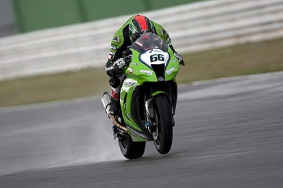 Sykes riporta alla vittoria la Kawasaki sotto al diluvio