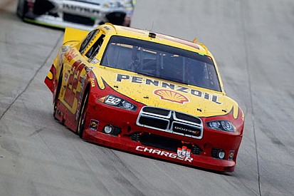 Kurt Busch la spunta su Johnson a Dover