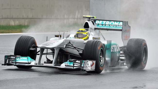 Rosberg propone di modificare l'uscita dei box