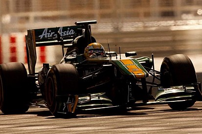 Razia in pista con il Team Lotus nelle libere in Brasile