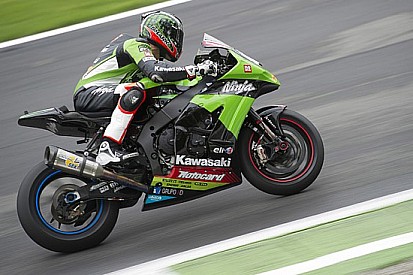 Donington, Libere 1: Sykes e la Kawasaki al top