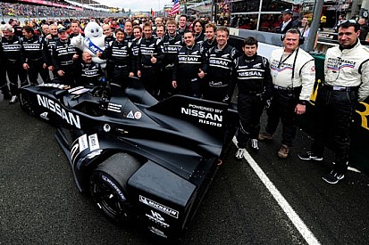 Nissan DeltaWing si ritira per un incolpevole incidente