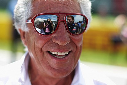 Mario Andretti inaugura Austin su una Renault R30!