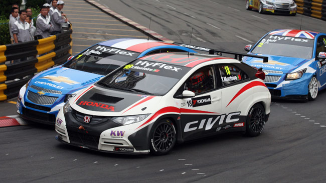 Primo podio della Honda Civic con Monteiro