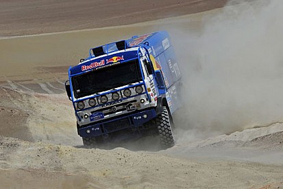 Dakar, 4° Tappa: Kamaz all'attacco, de Rooy nei guai
