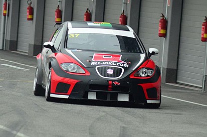 Huff ha provato la sua Seat Leon allo Slovakia Ring