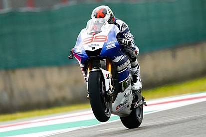 Jorge Lorenzo si gode l'ottima Yamaha di oggi