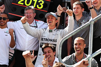 Solo una reprimenda per Rosberg: la vittoria è salva