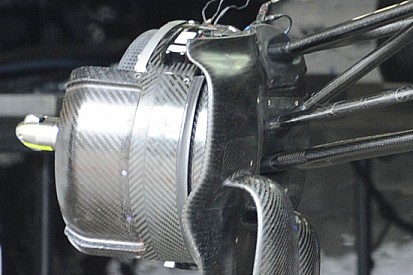 Lotus: sospensione a norma e nuova presa freni