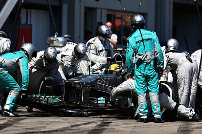 Nuove regole per migliorare la sicurezza in pitlane