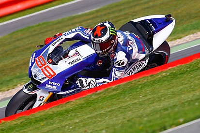 Silverstone, Libere 2: Lorenzo risponde a Marquez