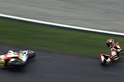 Sepang, Libere 4: Bradl si frattura la caviglia!