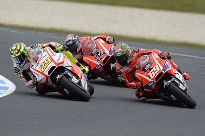 Iannone si inserisce in mezzo alle due Ducati ufficiali