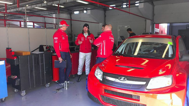 Tre giorni di test a Magny-Cours per la Lada