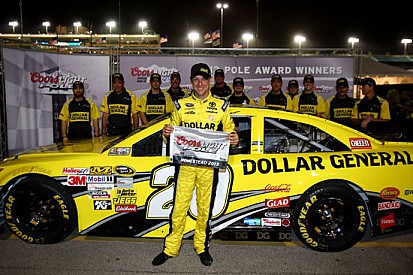 Matt Kenseth conquista l'ultima pole del 2013