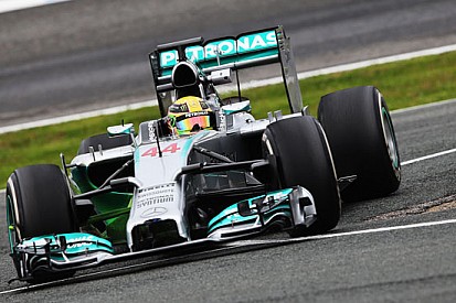 Rosberg ed Hamilton elogiano l'affidabilità della W05