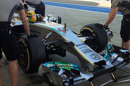 Bahrein, Day 3 (Ore 12): Hamilton abbassa il limite