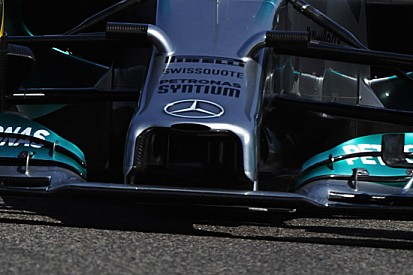 La Mercedes ha fallito il crash di un musetto!