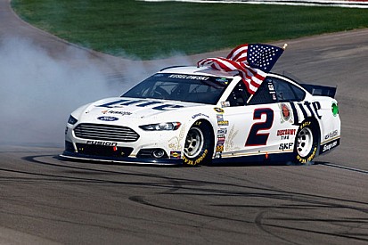 Earnhardt Jr a secco, Keselowski lo beffa nel finale!