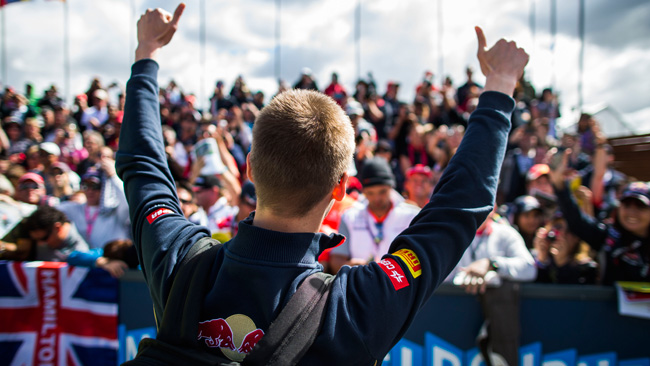 Kvyat record: è il più giovane pilota a punti