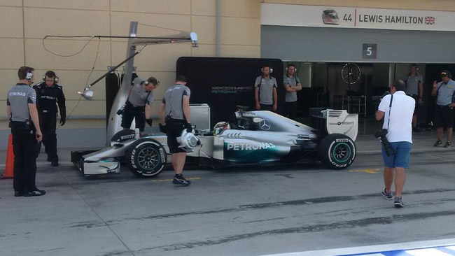Bahrein, Day 2: Hamilton al top, Ferrari ko!