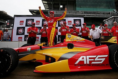 Hunter-Reay sbatte e regala la pole a Saavedra
