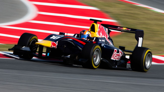 Alex Lynn si impone dalla pole in gara 1 a Barcellona