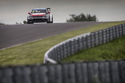 Slovakiaring, Gara 1: La bandiera rossa premia Loeb