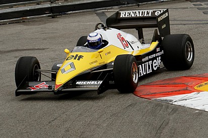 Prost è tornato nell'abitacolo della Renault Turbo!