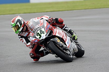 Giugliano, riscatto in Gara 2. Davies sempre quinto