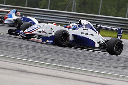 De Vries svetta nella Qualifica 1