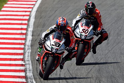 Sepang, Gara 2: Melandri batte Guintoli all'ultima curva