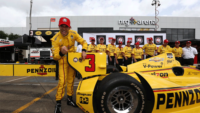Helio Castroneves si prende la pole di Gara 2