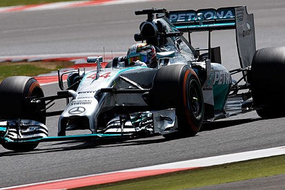 Silverstone, Libere 2: Hamilton si riscatta, ma si ferma