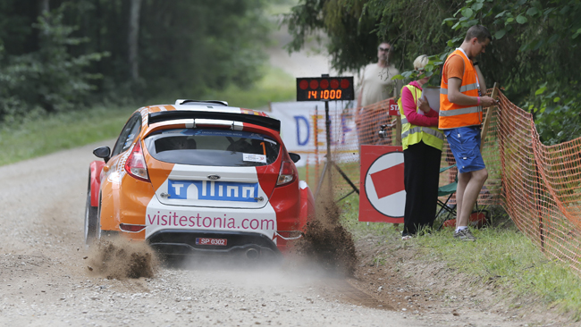 Estonia, PS1: Tänak parte subito fortissimo