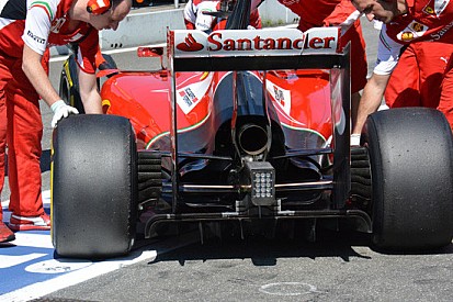 La Ferrari apre il cofano per respirare