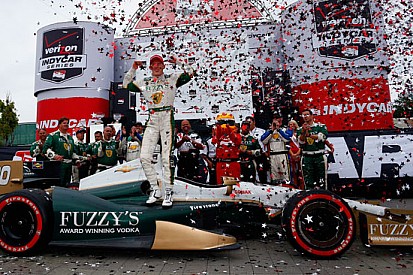 Mike Conway azzarda le slick e vince gara 2 a Toronto