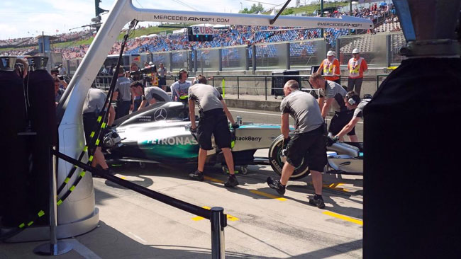 Hungaroring, Libere 1: Hamilton nel derby Mercedes