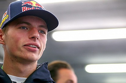 Max Verstappen debutta con la Red Bull RB7