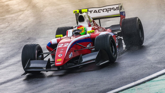 Merhi domina sotto la pioggia e vince!
