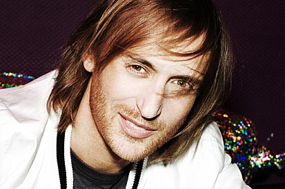David Guetta gira un video sulla Lotus E20 a Jerez