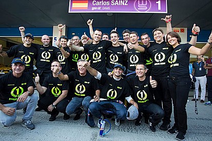 Carlos Sainz jr chiude i giochi: è campione!