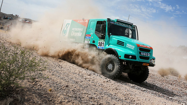 Dakar, De Rooy perde un bivio e rovina una gomma