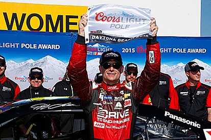 Jeff Gordon conquista la pole a Daytona