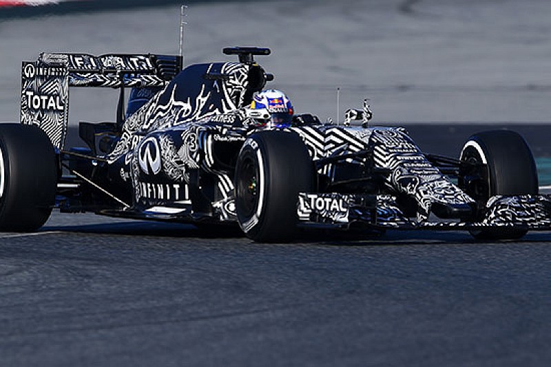 Barcellona, Day 1, Ore 17: Ricciardo risale con le soft