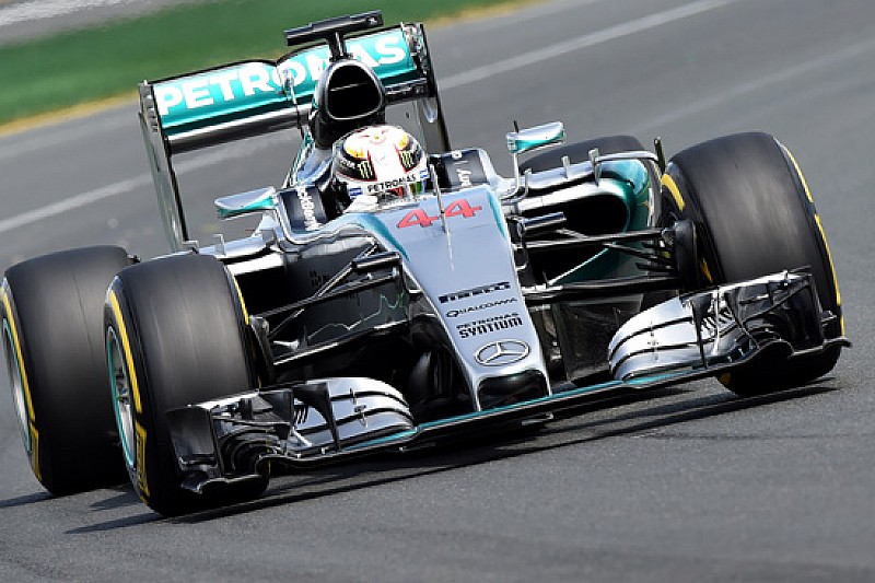 Melbourne, Q1: Hamilton davanti, Verstappen quarto!