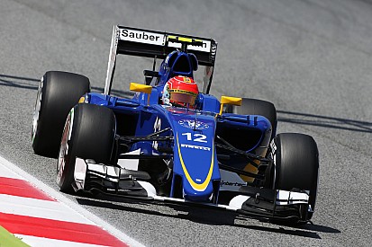 Nasr admite que la falta de carga aerodinámica complica a Sauber