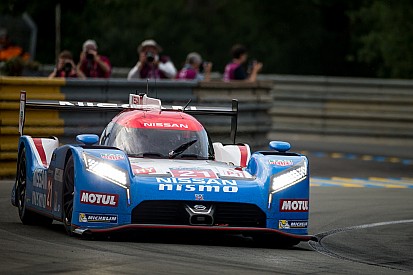 Nissan lleva un coche a la meta