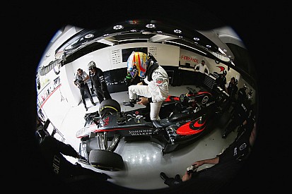 Alonso pede para que McLaren se foque apenas em 2016